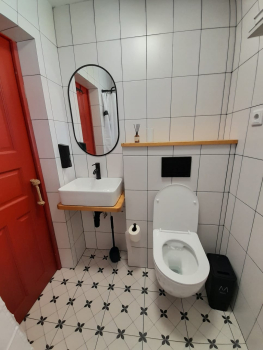 2372