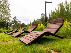 Шезлонги на общей территории — фото 1