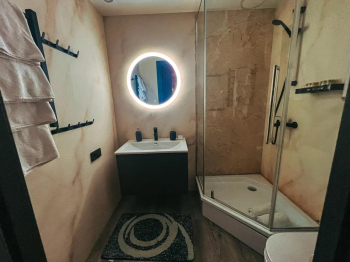 3047