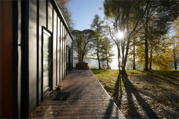 Четырёхместный Барнхаус на берегу озера — фото 15