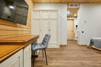 Стандартный трехместный номер с двумя раздельными кроватями и диваном — фото 5